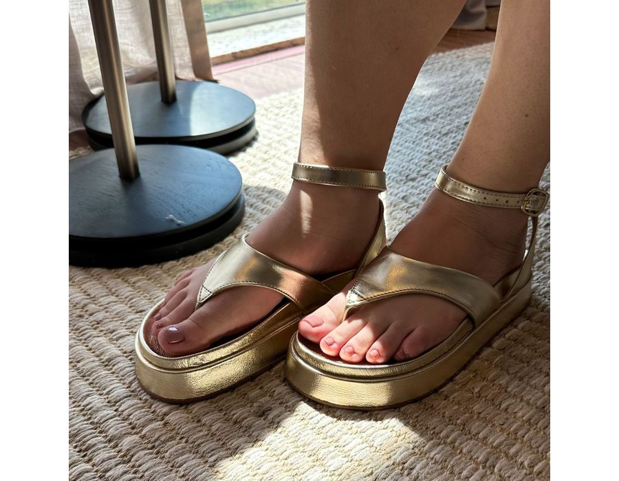 Sandália Flatform Bianca Ouro Light | KUENTO SHOES